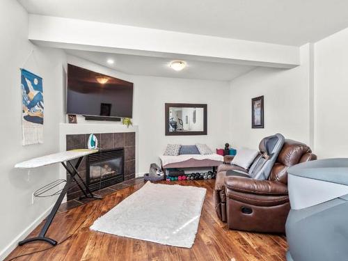 2145 Grasslands Blvd, Kamloops, BC - Indoor Photo Showing Living Room With Fireplace