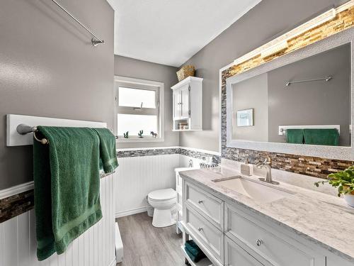 828 Eagleson Cres, Lillooet, BC - Indoor Photo Showing Bathroom
