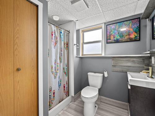 828 Eagleson Cres, Lillooet, BC - Indoor Photo Showing Bathroom