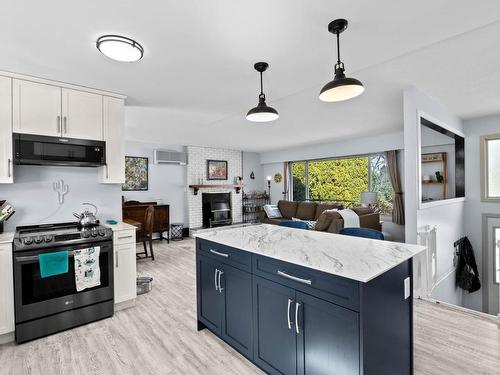 828 Eagleson Cres, Lillooet, BC - Indoor Photo Showing Kitchen