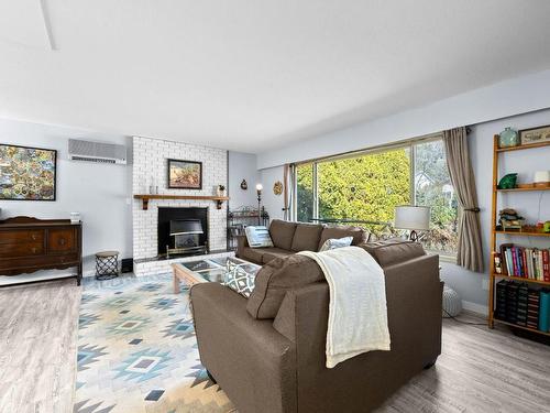 828 Eagleson Cres, Lillooet, BC - Indoor Photo Showing Living Room With Fireplace