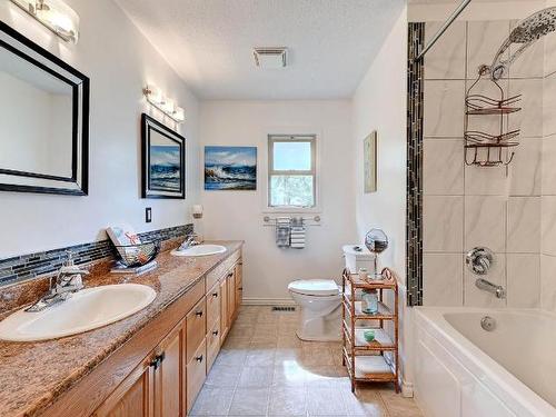 1214 Thompson Drive, Clearwater, BC - Indoor Photo Showing Bathroom