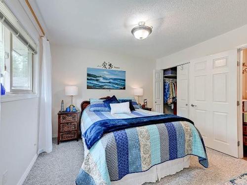 1214 Thompson Drive, Clearwater, BC - Indoor Photo Showing Bedroom