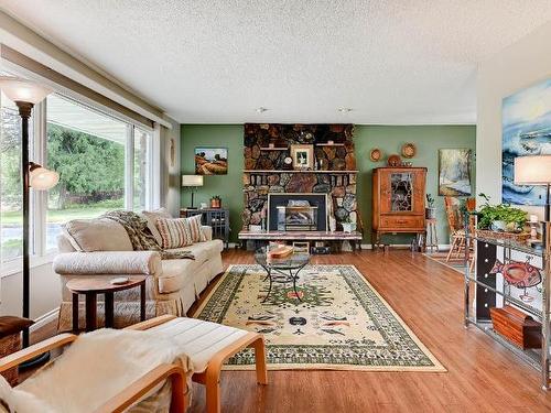 1214 Thompson Drive, Clearwater, BC - Indoor Photo Showing Living Room With Fireplace