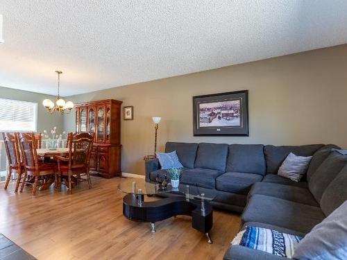 311 Cinnibar Crt, Logan Lake, BC - Indoor Photo Showing Living Room