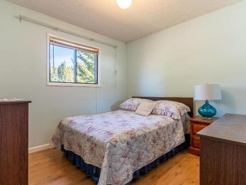 311 Cinnibar Crt, Logan Lake, BC - Indoor Photo Showing Bedroom