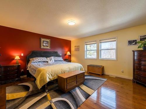 2346 Qu'Appelle Blvd, Kamloops, BC - Indoor Photo Showing Bedroom