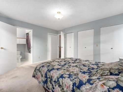 1619 Cariboo Hwy 97, Clinton, BC - Indoor Photo Showing Bedroom