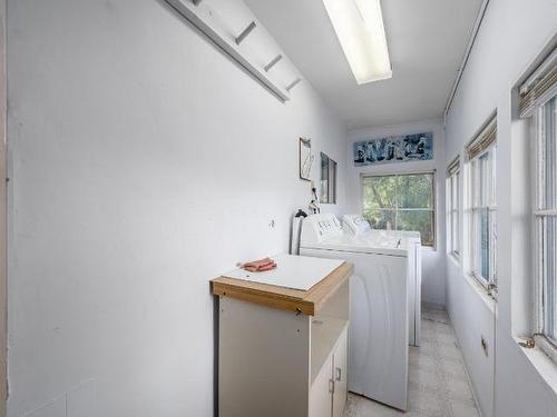 1619 Cariboo Hwy 97, Clinton, BC - Indoor Photo Showing Laundry Room