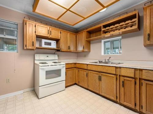 1619 Cariboo Hwy 97, Clinton, BC - Indoor Photo Showing Kitchen With Double Sink