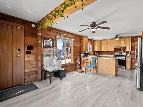 435 Dodding Ave, Merritt, BC - Indoor Photo Showing Kitchen