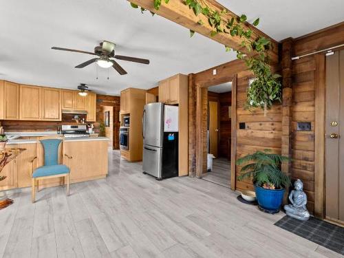435 Dodding Ave, Merritt, BC - Indoor Photo Showing Kitchen