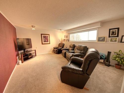 745 Soldier Road, Kamloops, BC - Indoor Photo Showing Living Room