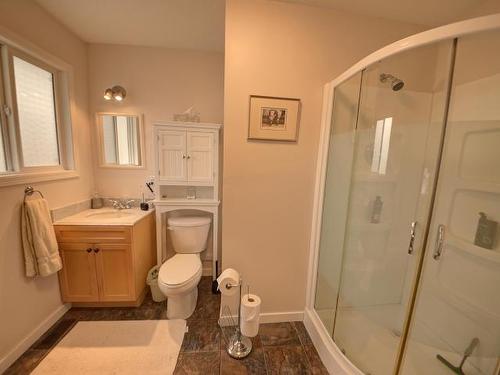 745 Soldier Road, Kamloops, BC - Indoor Photo Showing Bathroom
