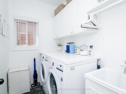 34 Esther Dr, Barrie, ON - Indoor Photo Showing Laundry Room