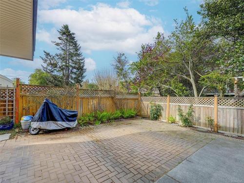 3-220 Moss St, Victoria, BC - Outdoor