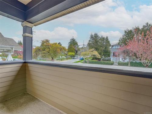 3-220 Moss St, Victoria, BC - Outdoor