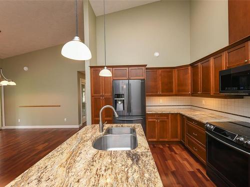 111-44 Anderton Ave, Courtenay, BC - Indoor Photo Showing Kitchen With Double Sink