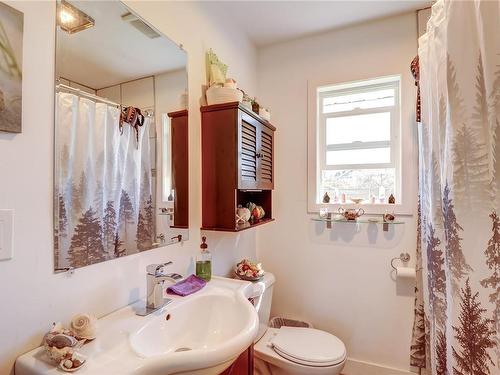2878 Hillside St, Chemainus, BC - Indoor Photo Showing Bathroom
