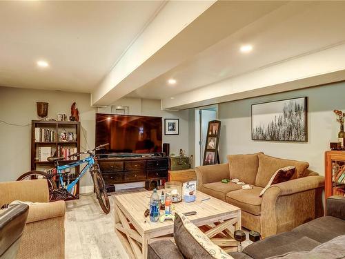 2878 Hillside St, Chemainus, BC - Indoor Photo Showing Living Room