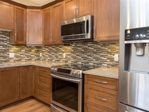 650 Strandlund Ave, Langford, BC - Indoor Photo Showing Kitchen With Upgraded Kitchen