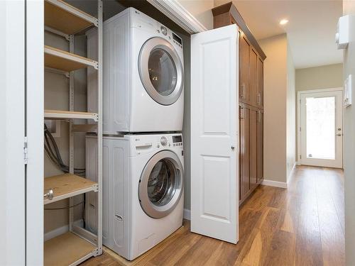 650 Strandlund Ave, Langford, BC - Indoor Photo Showing Laundry Room