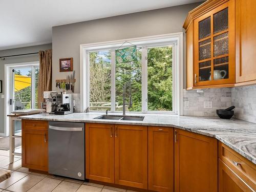 1665 Trumpeter Cres, Courtenay, BC - Indoor Photo Showing Kitchen With Double Sink