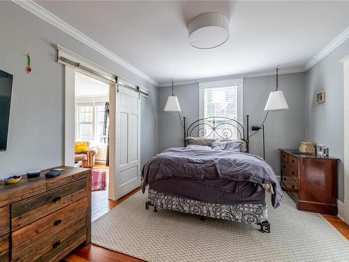 1131 Collinson St, Victoria, BC - Indoor Photo Showing Bedroom