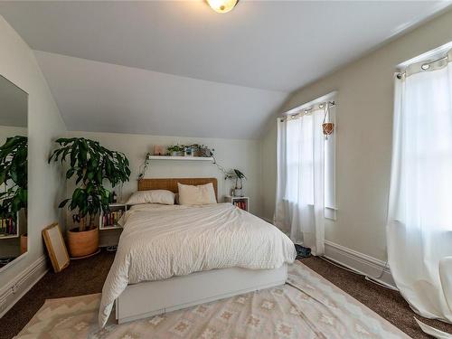 1131 Collinson St, Victoria, BC - Indoor Photo Showing Bedroom