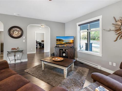 620 Elk Trail, Parksville, BC - Indoor Photo Showing Living Room