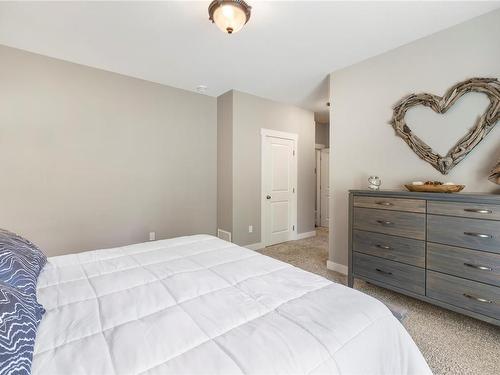 620 Elk Trail, Parksville, BC - Indoor Photo Showing Bedroom