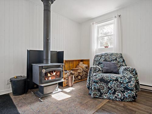 Living room - 2950 Ch. De La Mullen, Rivière-Rouge, QC - Indoor With Fireplace