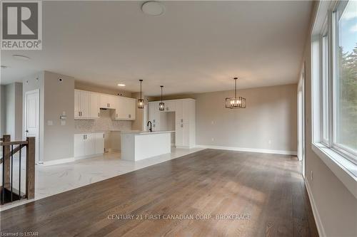 5 - 297 Whiting Street, Ingersoll, ON - Indoor Photo Showing Kitchen