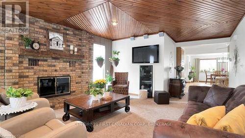 363647 Mcbeth Rd, Ingersoll, ON - Indoor Photo Showing Living Room With Fireplace