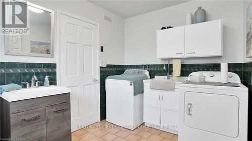 363647 Mcbeth Rd, Ingersoll, ON - Indoor Photo Showing Laundry Room