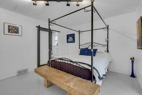 2688 Copper Ridge Drive, West Kelowna, BC - Indoor Photo Showing Bedroom