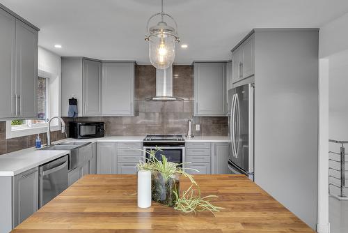 2688 Copper Ridge Drive, West Kelowna, BC - Indoor Photo Showing Kitchen With Upgraded Kitchen