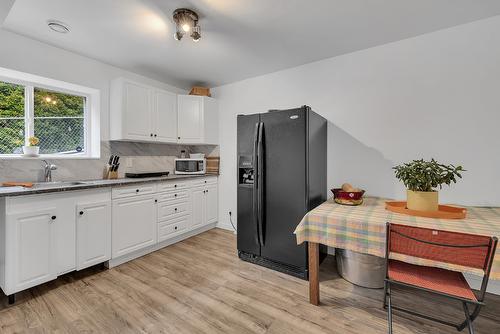 2688 Copper Ridge Drive, West Kelowna, BC - Indoor Photo Showing Kitchen