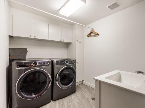 Laundry room - 1955 Rue La Corne, Saint-Bruno-De-Montarville, QC - Indoor Photo Showing Laundry Room