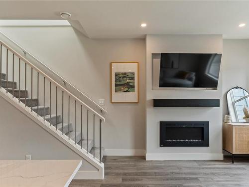 605 Selwyn Close, Langford, BC - Indoor With Fireplace