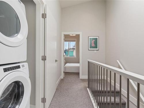 605 Selwyn Close, Langford, BC - Indoor Photo Showing Laundry Room