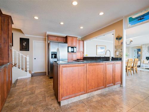 3458 Decourcy Dr, Nanaimo, BC - Indoor Photo Showing Kitchen