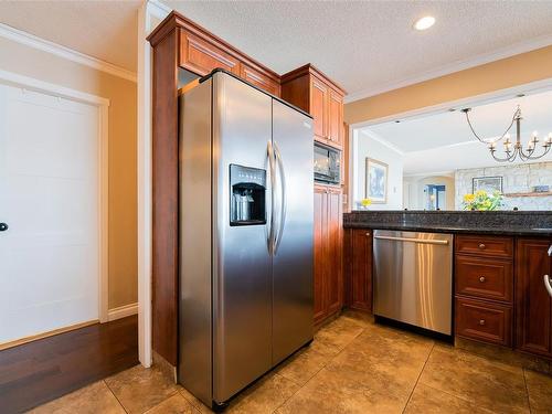 3458 Decourcy Dr, Nanaimo, BC - Indoor Photo Showing Kitchen