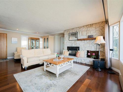 3458 Decourcy Dr, Nanaimo, BC - Indoor Photo Showing Living Room With Fireplace