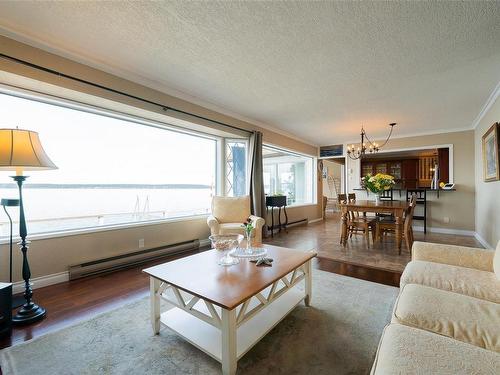 3458 Decourcy Dr, Nanaimo, BC - Indoor Photo Showing Living Room