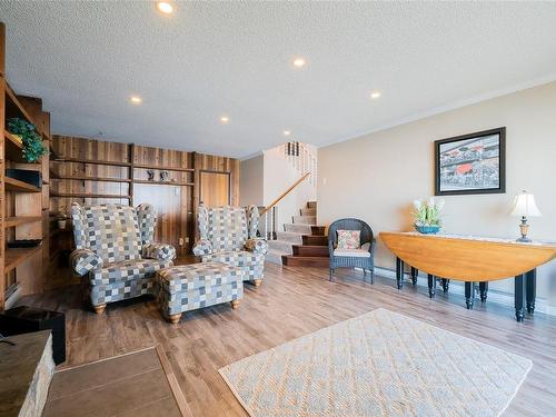 3458 Decourcy Dr, Nanaimo, BC - Indoor Photo Showing Living Room