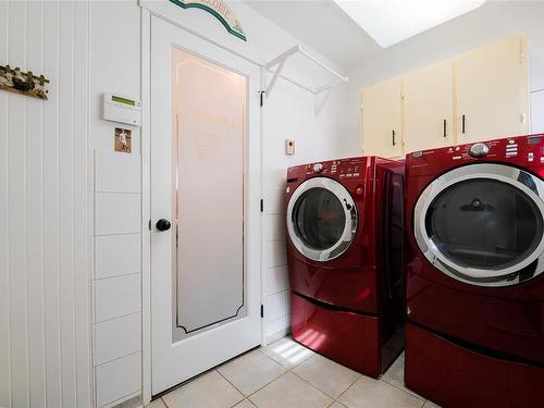 3458 Decourcy Dr, Nanaimo, BC - Indoor Photo Showing Laundry Room