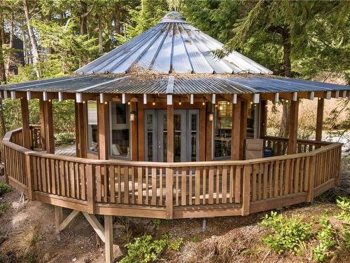 1015 Peninsula Rd, Ucluelet, BC - Outdoor With Deck Patio Veranda