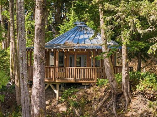 1015 Peninsula Rd, Ucluelet, BC - Outdoor With Deck Patio Veranda