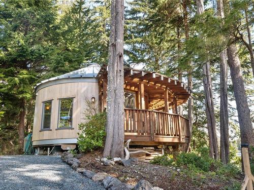 1015 Peninsula Rd, Ucluelet, BC - Outdoor